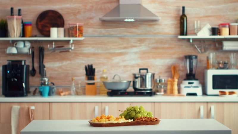 empty-modern-kitchen-with-grapes-on-table-open-space-kitchen-room-interior-with-daylig-SBI-349470729